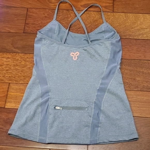 Aritzia TNA Grey Small tank top - Picture 3 of 7